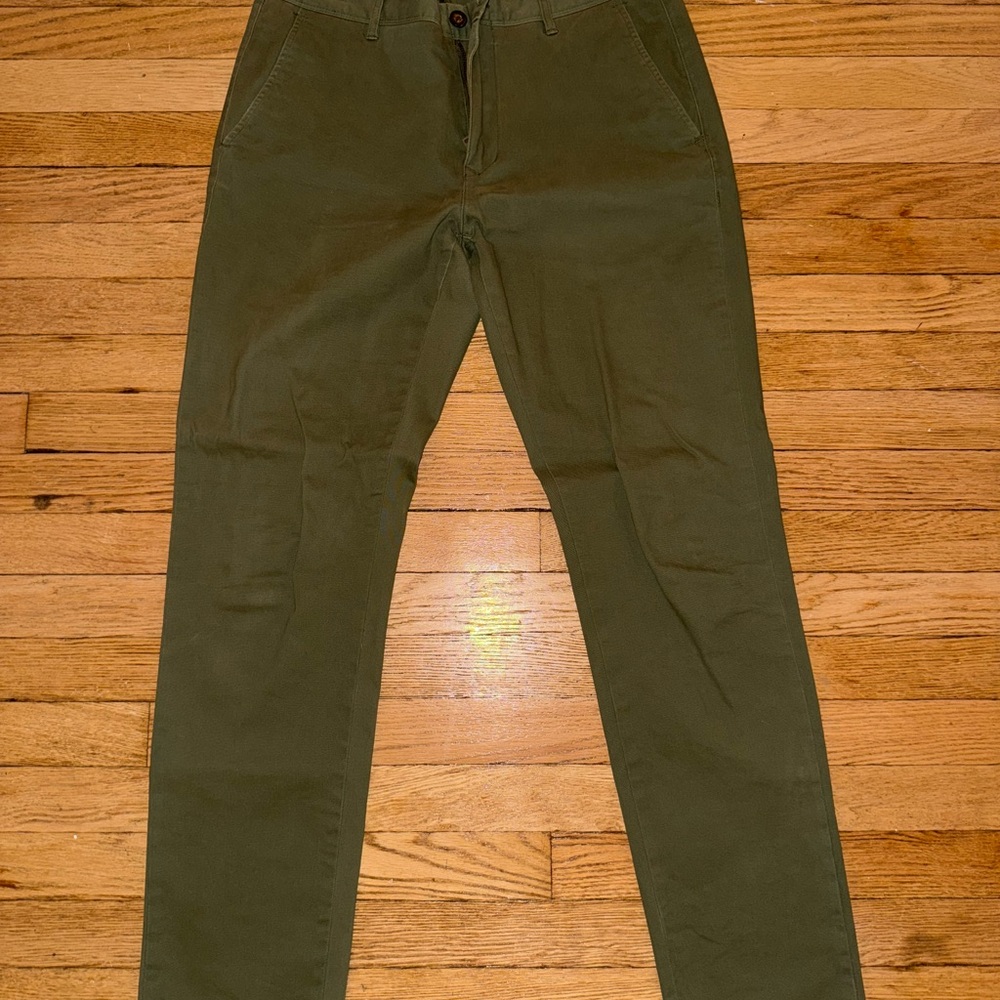 Men's Classic Olive Chinos